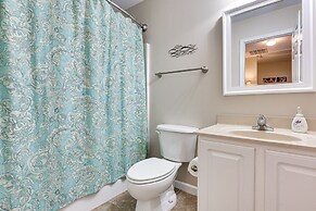 Townhome w/ Outdoor Pool & White Lake Access!