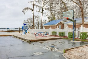 Townhome w/ Outdoor Pool & White Lake Access!