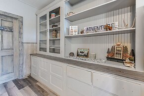 Lyndon Station Retreat ~ 9 Mi to Wisconsin Dells!