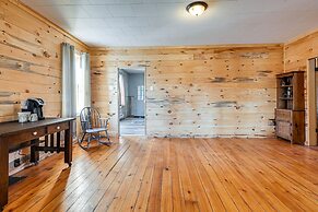 Lyndon Station Retreat ~ 9 Mi to Wisconsin Dells!