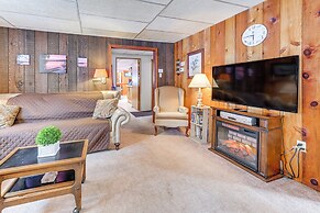 Lakefront Suring Home w/ Pool Table + Views!