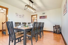 4 Mi to the Amish Village: Spacious Home w/ Deck!