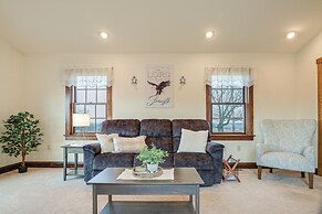 4 Mi to the Amish Village: Spacious Home w/ Deck!