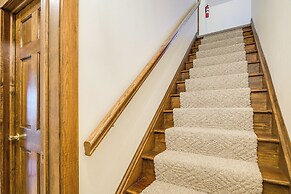 4 Mi to the Amish Village: Spacious Home w/ Deck!