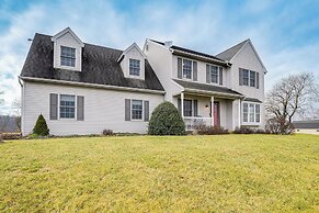 4 Mi to the Amish Village: Spacious Home w/ Deck!