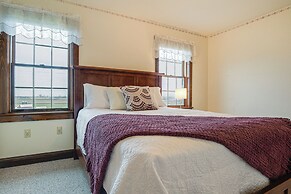 4 Mi to the Amish Village: Spacious Home w/ Deck!