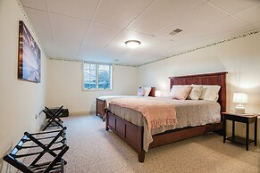 4 Mi to the Amish Village: Spacious Home w/ Deck!