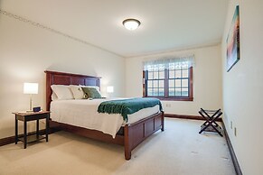 4 Mi to the Amish Village: Spacious Home w/ Deck!