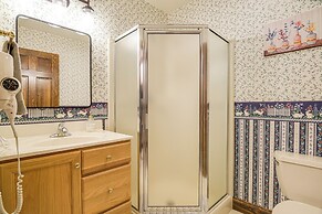 4 Mi to the Amish Village: Spacious Home w/ Deck!