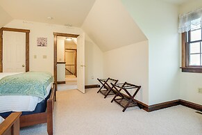 4 Mi to the Amish Village: Spacious Home w/ Deck!