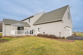 4 Mi to the Amish Village: Spacious Home w/ Deck!