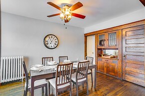 Cozy Minneapolis Apartment, 1 Mi to Downtown!