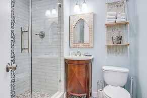 Galveston Group Getaway w/ Private Yard + Fire Pit