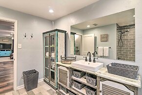 Galveston Group Getaway w/ Private Yard + Fire Pit