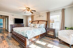 Galveston Group Getaway w/ Private Yard + Fire Pit