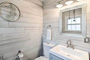 Galveston Group Getaway w/ Private Yard + Fire Pit