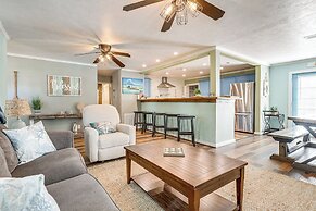 Galveston Group Getaway w/ Private Yard + Fire Pit