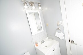 Midtown Serenity 3 Bedroom Home by RedAwning