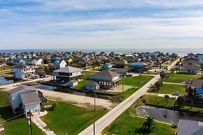 1 Hibiscus Haus 3 Bedroom Home by RedAwning