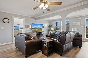 1 Hibiscus Haus 3 Bedroom Home by RedAwning