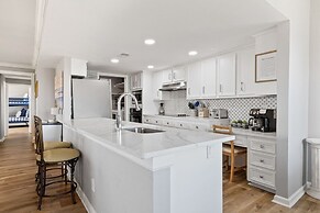 1 Hibiscus Haus 3 Bedroom Home by RedAwning