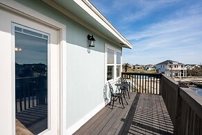 1 Hibiscus Haus 3 Bedroom Home by RedAwning