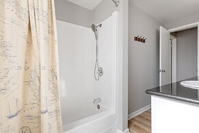 1 Hibiscus Haus 3 Bedroom Home by RedAwning