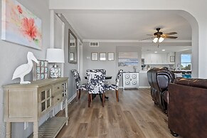 1 Hibiscus Haus 3 Bedroom Home by RedAwning