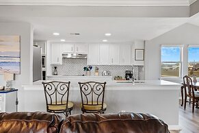 1 Hibiscus Haus 3 Bedroom Home by RedAwning