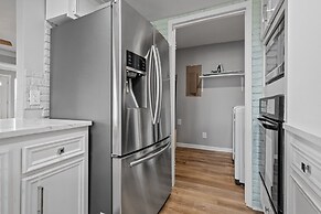 1 Hibiscus Haus 3 Bedroom Home by RedAwning