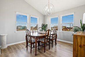 1 Hibiscus Haus 3 Bedroom Home by RedAwning