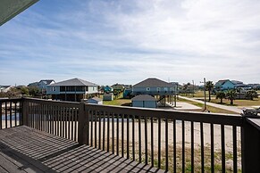 1 Hibiscus Haus 3 Bedroom Home by RedAwning