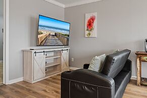 1 Hibiscus Haus 3 Bedroom Home by RedAwning