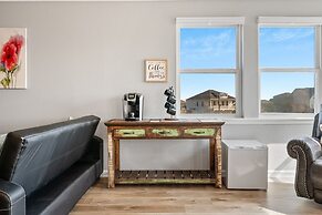 1 Hibiscus Haus 3 Bedroom Home by RedAwning