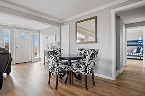 1 Hibiscus Haus 3 Bedroom Home by RedAwning