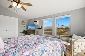 1 Hibiscus Haus 3 Bedroom Home by RedAwning