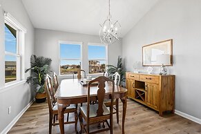 1 Hibiscus Haus 3 Bedroom Home by RedAwning