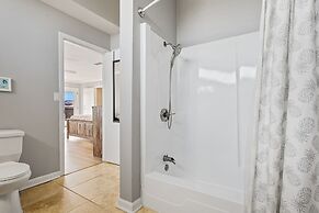 1 Hibiscus Haus 3 Bedroom Home by RedAwning