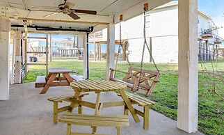 1 Hibiscus Haus 3 Bedroom Home by RedAwning