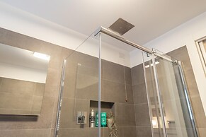 Central 2br Apartment Private Parking Long Term Welcome