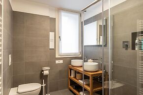 Central 2br Apartment Private Parking Long Term Welcome