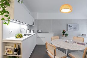 Central 2br Apartment Private Parking Long Term Welcome