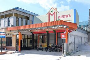 OYO Life 1149 Hotel Mustika