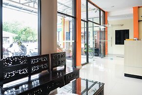 OYO Life 1149 Hotel Mustika