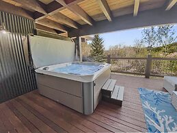 Ski Bunny Hideaway! Park City Escape! 3 Bedroom Townhouse by RedAwning