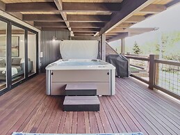 Ski Bunny Hideaway! Park City Escape! 3 Bedroom Townhouse by RedAwning