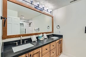 Ski Bunny Hideaway! Park City Escape! 3 Bedroom Townhouse by RedAwning