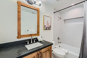 Ski Bunny Hideaway! Park City Escape! 3 Bedroom Townhouse by RedAwning