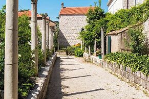 Dvori With Garden, Free Parking Next To Sea