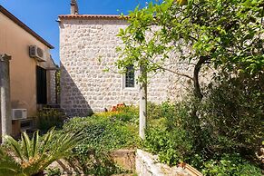 Dvori With Garden, Free Parking Next To Sea